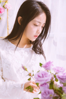 触手怪从下部入侵美女